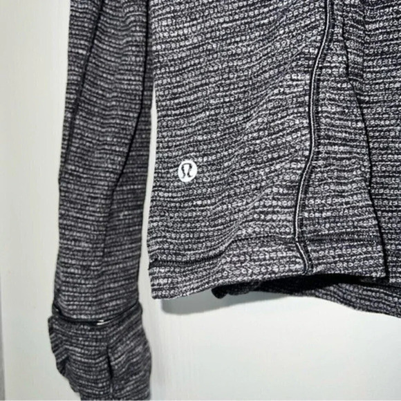 Lululemon Run Briskly 1/2 Zip Size 8 - Picture 5 of 10